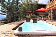Prestigious Chalet for 18 Guests, Pool & Jacuzzi, close to slopes and resort center