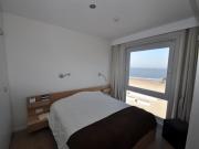 Stylish 2-bedroom apartment with sea views