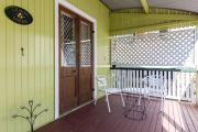 Bardon Oasis-Whole House & great deck to yourself