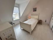 Maison lumineuse, entièrement rénovée, à quelques pas de la plage et des commerces.