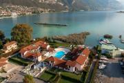 QUARZO BLU - access to lake and pool