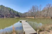Dock, Canoe and Patio Lakeside Cottage in Alabama