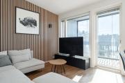 Luxurious 1BR Penthouse with Private Balcony