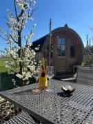 Schlaffässer auf dem Krügele Hof