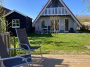 Heide 6pers Waterfront house at a typical dutch canal, by the Lauwersmeer
