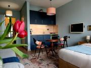 Studio 42- Modern Cozy Studio near City Center