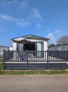 PRESTIGIOUS BEAUTIFUL AND VERY SPACIOUS AMBLESIDE on AWARD WINNING SHOREFIELD COUNTRY PARK Entertainment Passes Included ST