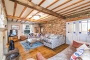 Country Farmhouse - swim spa hot tub- bbq hut Country Farmhouse - swim spa hot tub- bbq hut