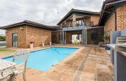 6 Bedroom home with pool and entertainment area