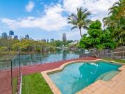 Spacious Waterfront Retreat in Broadbeach Waters