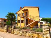 Cozy apartment in Peroj with terrace