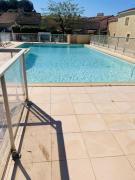 Villa club climatisée pour 4 personnes avec piscine accessible de mai à septembre