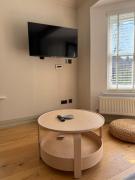 Victorian Villa Apartment - FREE PARKING Victorian Villa Apartment - FREE PARKING