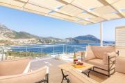 5 Bed Villa - Sleeps 10 - Pool - Terrace - Parking