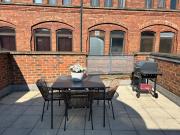 Central Leeds townhouse with private roof garden Sleeps 4
