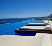 Infinity View luxury beachfront apartment pool&jacuzzi