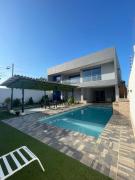 Villa Matthew - Villa de Lujo con Piscina Privada y BBQ, Cerca al Mar