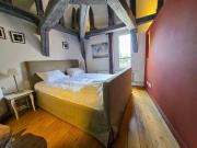 Chambre Unique, Centre Ville, Calme, Dernier Étage