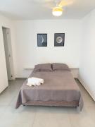 04 - Estúdio com Área privativa, Vaga de garagem, Máquina de lavar, Wi-fi, TV smart, próximo a Skema School