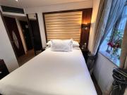 Central en-suite room 301