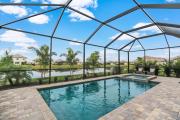 Magnificent 4BR waterfront pool home in Lorraine Lakes- Waterfront Dreamin