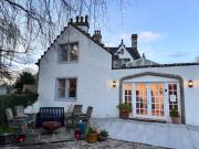 19th century 5-bedroom villa with free private parking