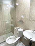 Cerca del aeropuerto, terminal de transporte y Cc mayales