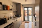 Thames Ditton Apt - Sleeps 6 - Garden & Bbq