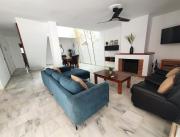 Gran casa luminosa con jardín privado Gran casa luminosa con jardín privado
