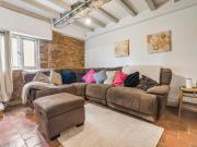 3 Bedroom Country Cottage with Private Garden 3 Bedroom Country Cottage with Private Garden