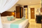 Central Playa del Carmen Master Suite with rooftop pool and gym WiFi free parking near beach