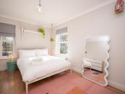 Riverside London apartment SE16 -private parking - Pass the Keys