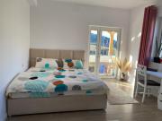 Bright & Cozy Room with Balcony