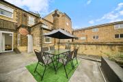 Famous Brick Lane - 1 Bed London Flat with Large Patio - Perfect for long stays