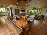 Charming villa, pool, jacuzzi, 10 min Coffee Park