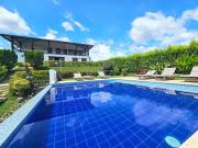 Charming villa, pool, jacuzzi, 10 min Coffee Park