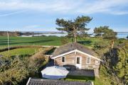 Hyggeligt Sommerhus Med Havudsigt
