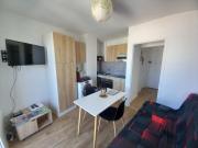 Appartement 28m2 avec balcon proche gare SNCF, café thé WIFI gratuits - Netflix - Balcon