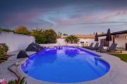 Luxury 4BR Retreat Heated Pool, Mini Golf and BBQ