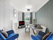 Cosy 3 Bedroom house with free parking, Sleep 6, Close to City Cosy 3 Bedroom house with free parking, Sleep 6, Close to City