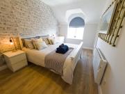 Luxury Penthouse Apartment overlooking Main Beach