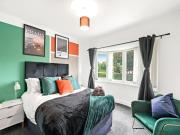 Contractors, Sleeps 7, Free Parking, Spacious, Comfy Beds Contractors, Sleeps 7, Free Parking, Spacious, Comfy Beds