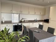 Balcony Marina Apartment With City Skyline Views - Free Secure Parking Balcony Marina Apartment With City Skyline Views - Free Secure Parking