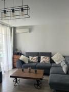 Cozy apartment with parking 5 min from downtown Cozy apartment with parking 5 min from downtown