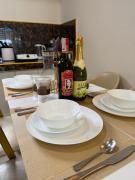 FYLL Homes - Ysabella Suite Stylish Art Deco 1-Bed Apartment with FREE Parking Near Pagsanjan Falls & Caliraya