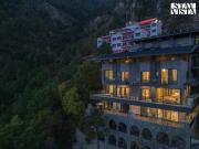 StayVista at Dos - The Himalayan Den with Jacuzzi