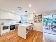 Spacious 4-bedrooms apartment in West Ryde with WiFi, AC