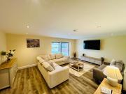 Four Bedroom House With Private Pool - Stunning countryside location with parking close to Chester City Centre