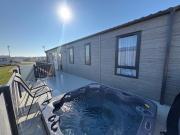 Golden Palm Resort - Palm Grove Lodge 1, hot tub, WiFi & pet friendly - Meadow Lakes Caravan & Lodge Hire