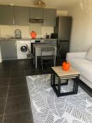 Agréable maison à Arès plein centre mais au calme et à cinq minutes à pied de la plage